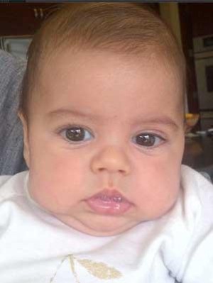 Shakira posta nova foto do filho