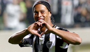 Ronaldinho vai jogar o Mundial do Futebol 2014