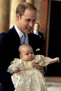 Príncipe William e Kate batizam novo príncipe George-6